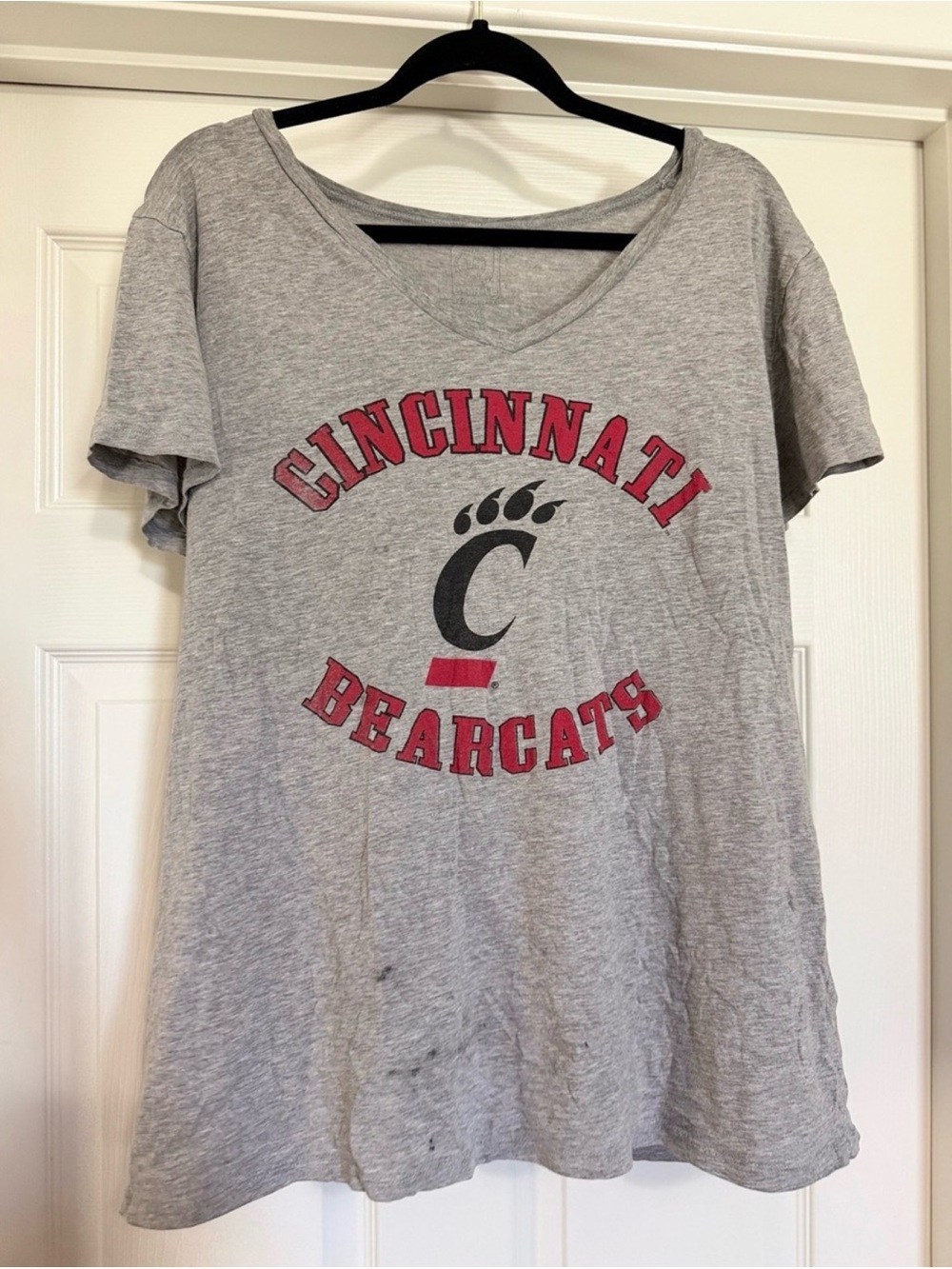 Cincinnati Bearcats UC Graphic V Neck T Shirt XL Gray NCAA